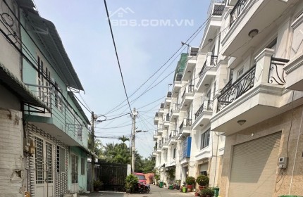 Bán nhà 3 lầu 4x17m, gần chợ Thạnh Xuân, Q.12 - 4.25 tỷ, TL nhẹ